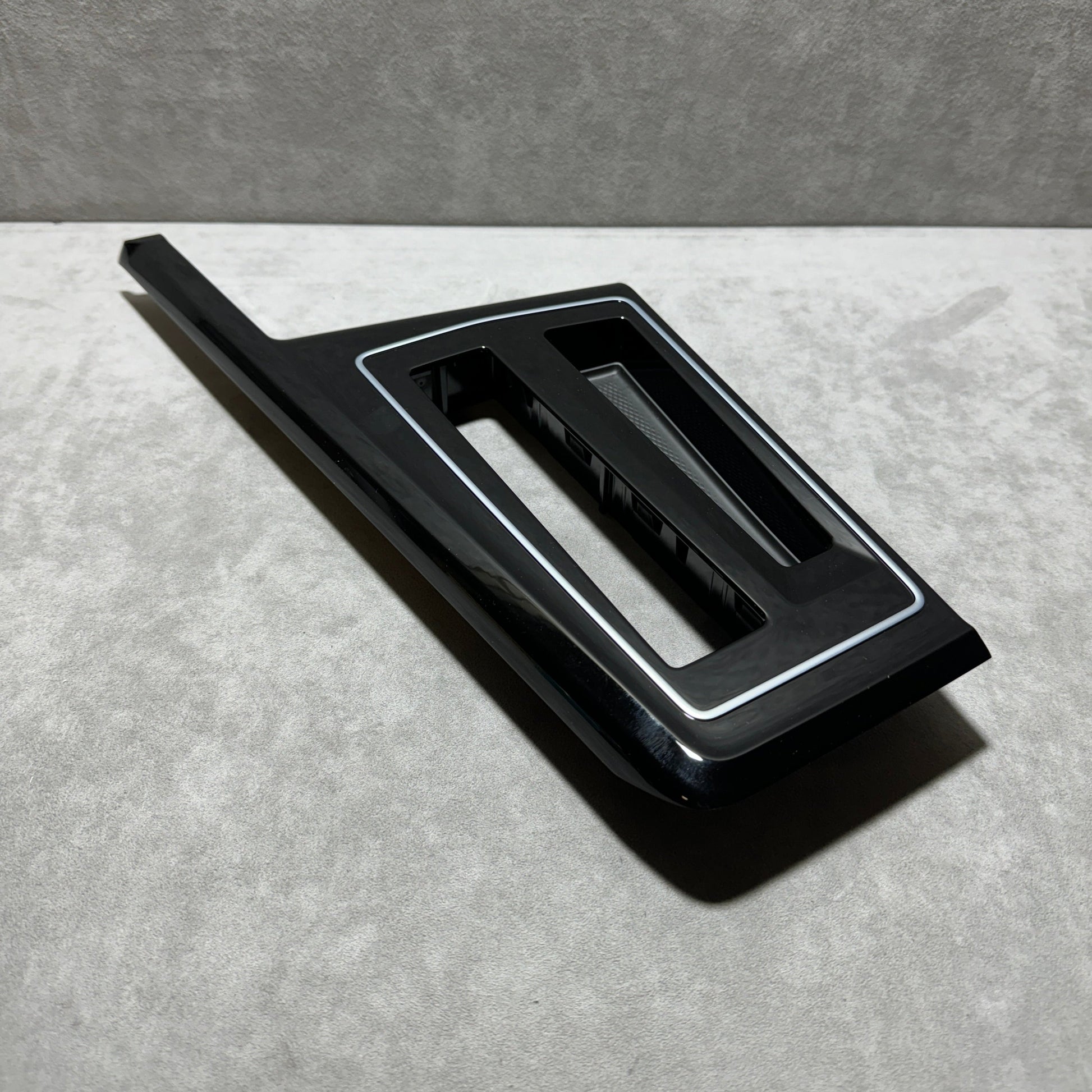 Golf MK8 high gloss black center console