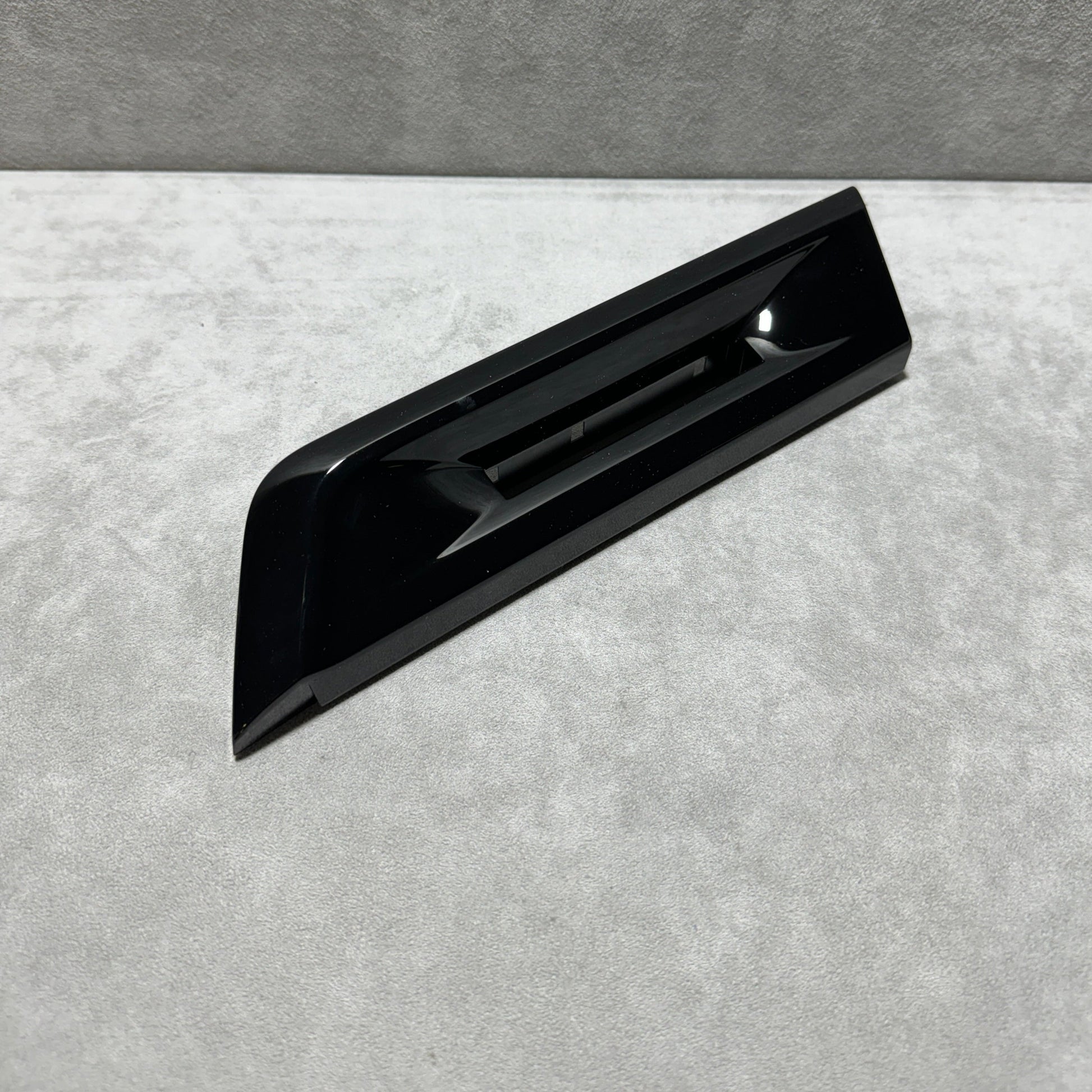 Golf MK8 high gloss black center console